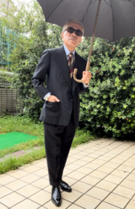 peak-lapel_single_breasted_suit_with_umbrella